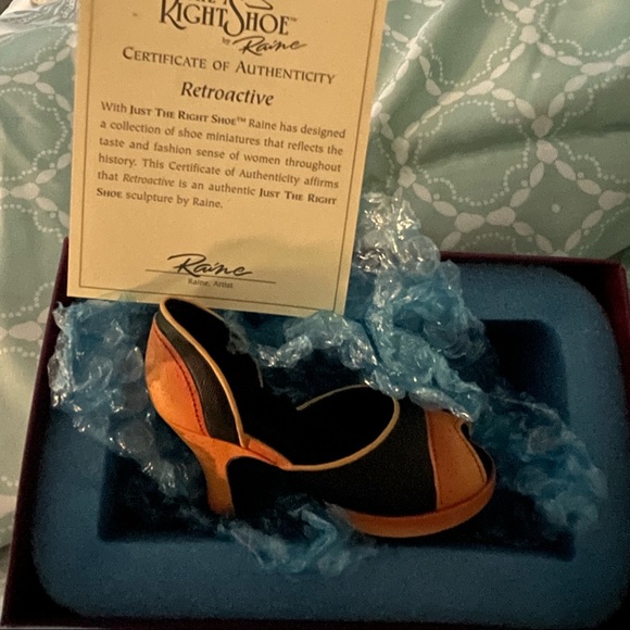 Just the Right Shoe by Raine - Picture 9 of 15